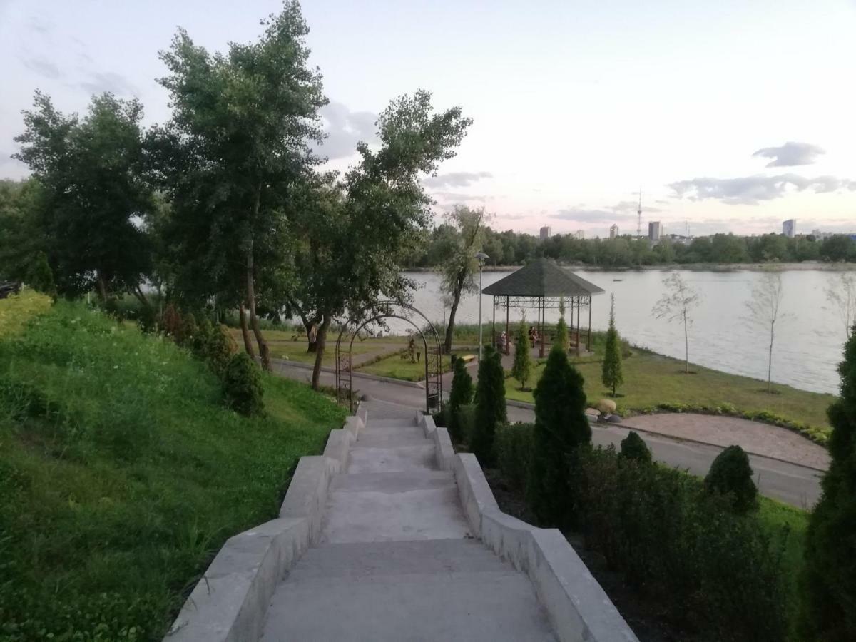 Obolonsky Hotel Киев Екстериор снимка